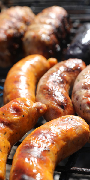 Chorizos y morcillas Ibérico sobre la parrilla